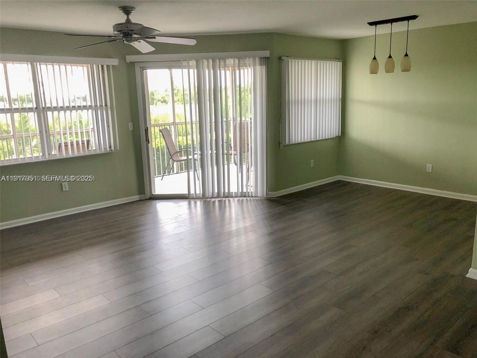 For Sale: $208,000 (2 beds, 2 baths, 1160 Square Feet)