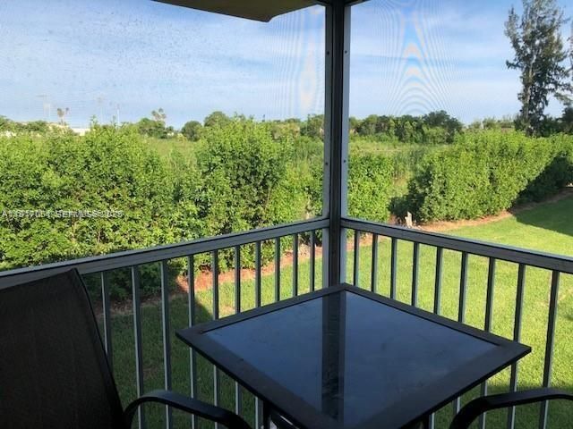 For Sale: $208,000 (2 beds, 2 baths, 1160 Square Feet)