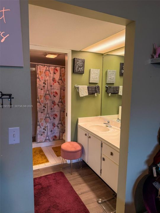 For Sale: $208,000 (2 beds, 2 baths, 1160 Square Feet)