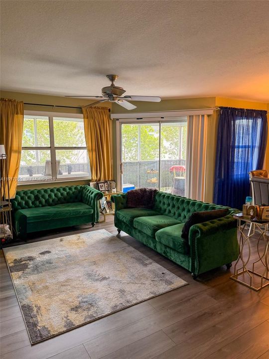 For Sale: $208,000 (2 beds, 2 baths, 1160 Square Feet)