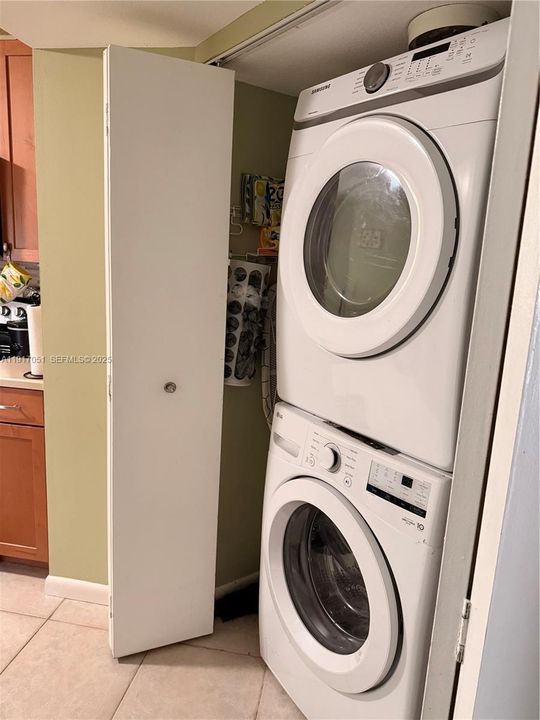 For Sale: $208,000 (2 beds, 2 baths, 1160 Square Feet)