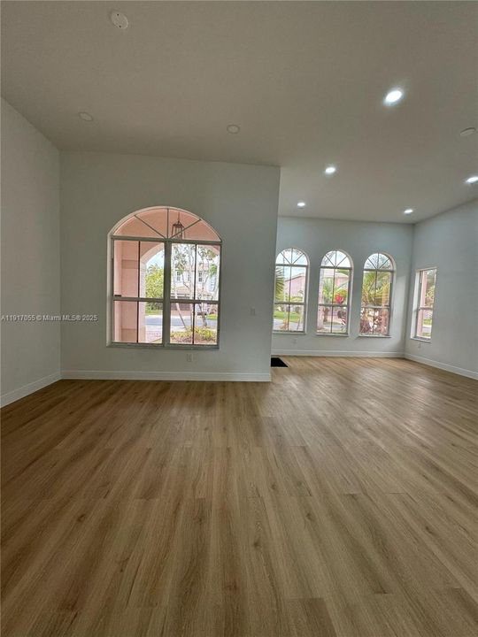 待售: $799,000 (4 贝兹, 2 浴室, 2280 平方英尺)