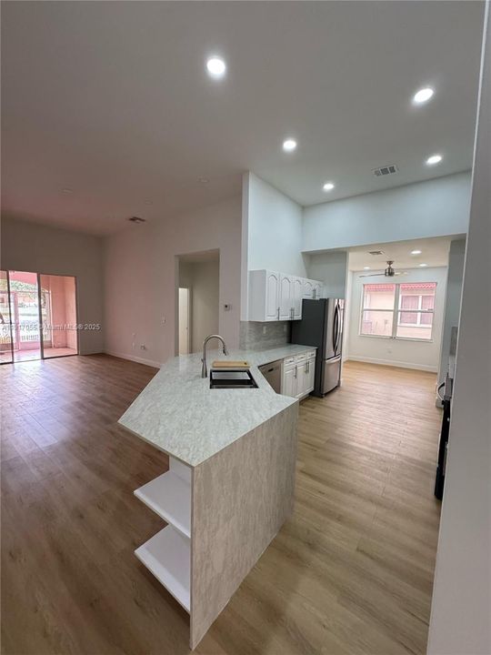 待售: $799,000 (4 贝兹, 2 浴室, 2280 平方英尺)