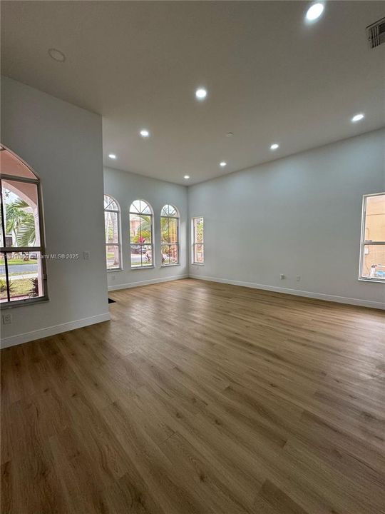 待售: $799,000 (4 贝兹, 2 浴室, 2280 平方英尺)