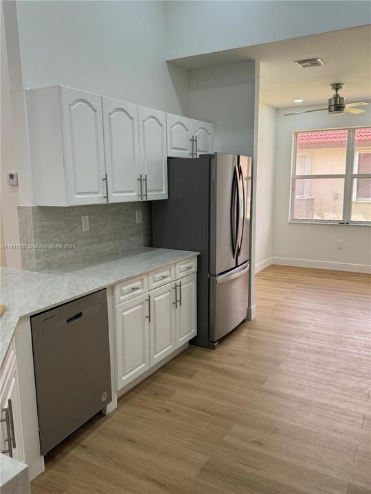 待售: $799,000 (4 贝兹, 2 浴室, 2280 平方英尺)