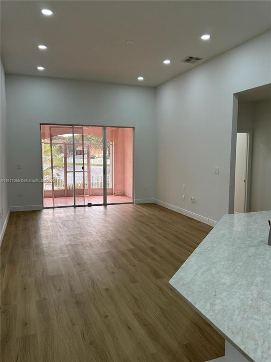 待售: $799,000 (4 贝兹, 2 浴室, 2280 平方英尺)