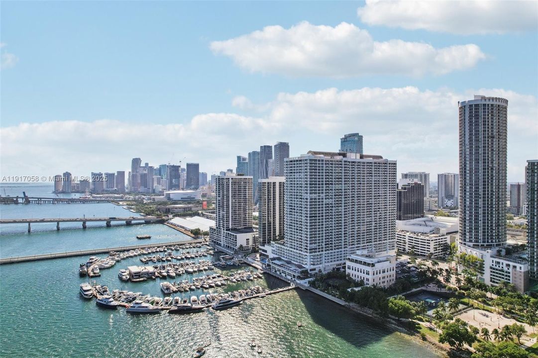 For Sale: $375,000 (1 beds, 1 baths, 821 Square Feet)