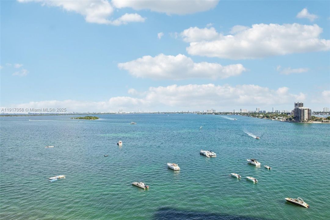 For Sale: $375,000 (1 beds, 1 baths, 821 Square Feet)