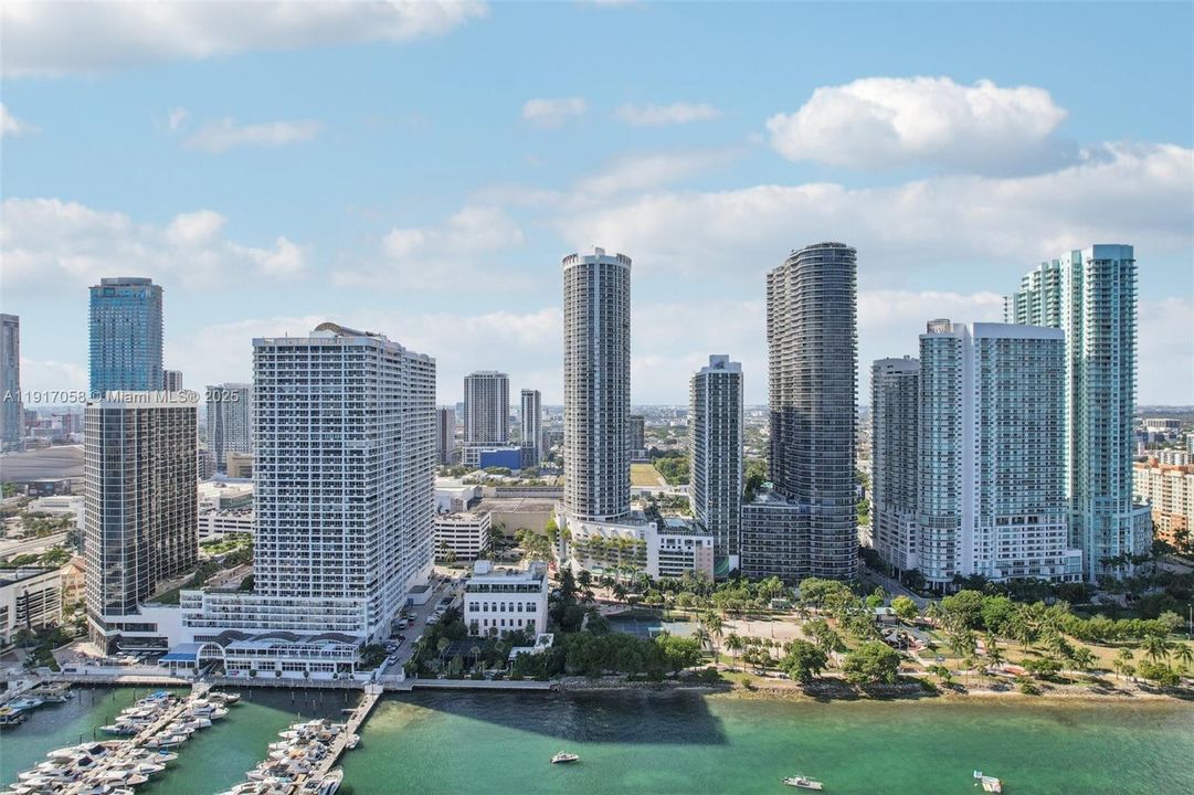 For Sale: $375,000 (1 beds, 1 baths, 821 Square Feet)