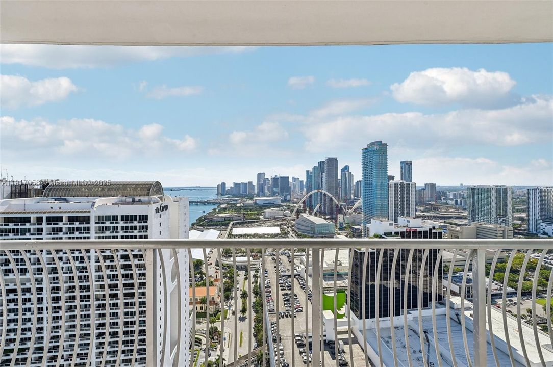 For Sale: $375,000 (1 beds, 1 baths, 821 Square Feet)