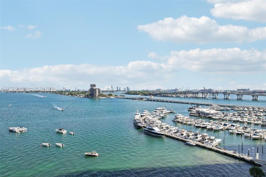 For Sale: $375,000 (1 beds, 1 baths, 821 Square Feet)