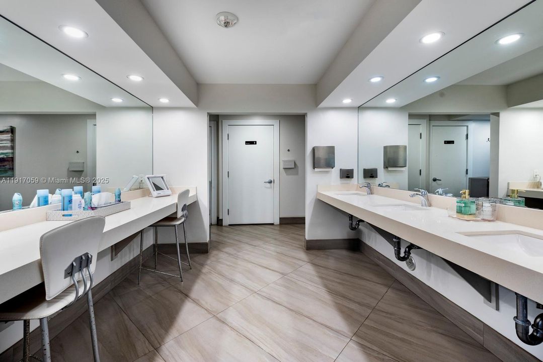 На продажу: $549,000 (2 спален, 2 ванн, 1560 Квадратных фут)