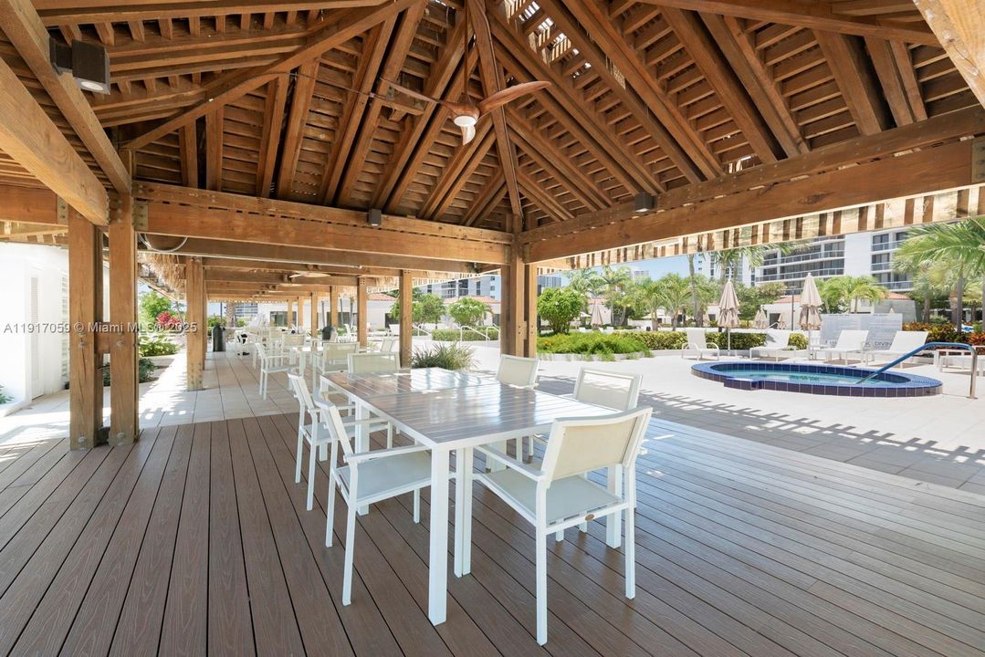 На продажу: $549,000 (2 спален, 2 ванн, 1560 Квадратных фут)