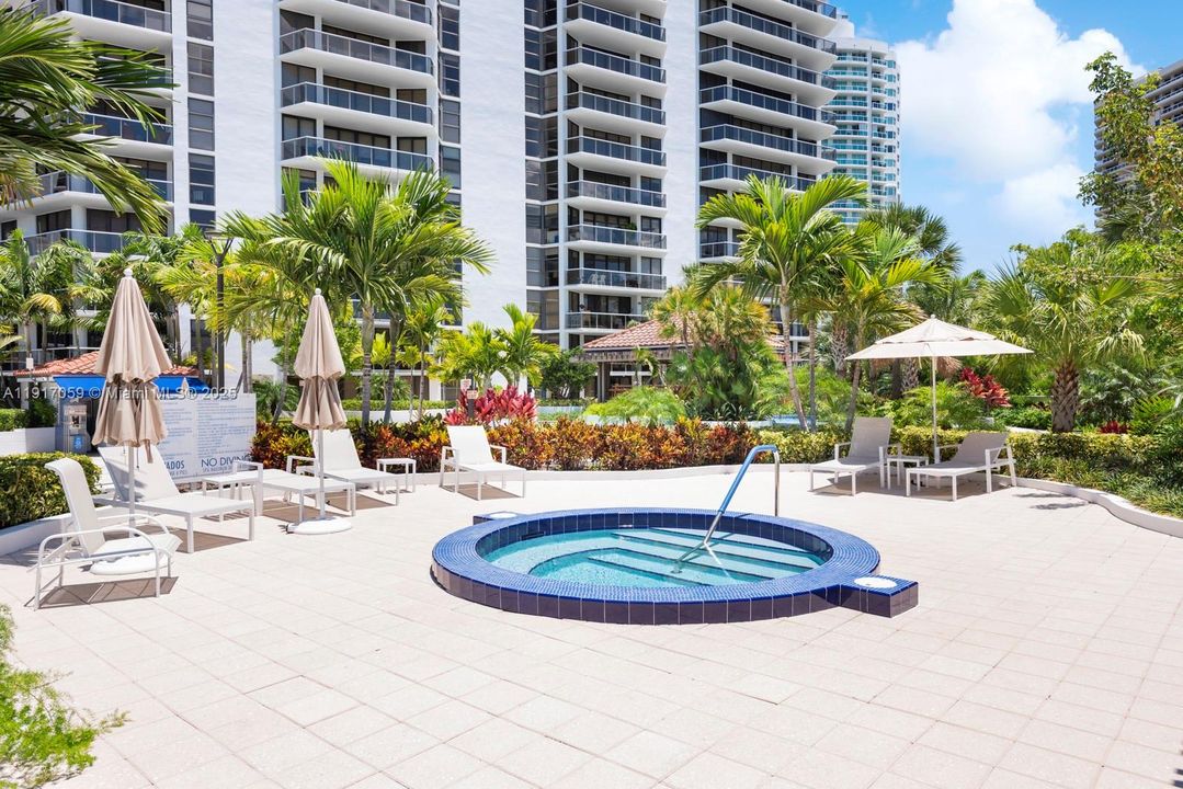 На продажу: $549,000 (2 спален, 2 ванн, 1560 Квадратных фут)