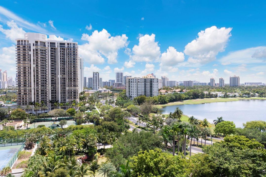 На продажу: $549,000 (2 спален, 2 ванн, 1560 Квадратных фут)