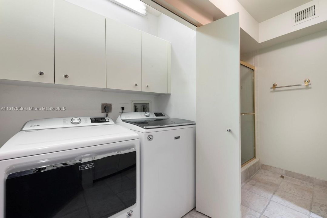 На продажу: $549,000 (2 спален, 2 ванн, 1560 Квадратных фут)