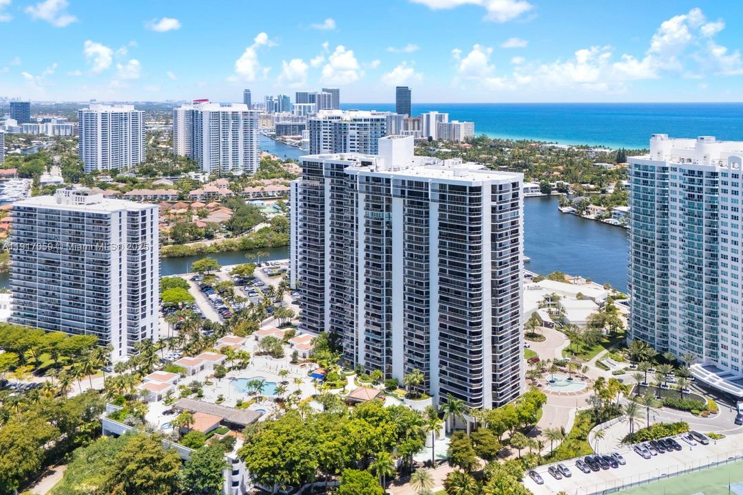 На продажу: $549,000 (2 спален, 2 ванн, 1560 Квадратных фут)