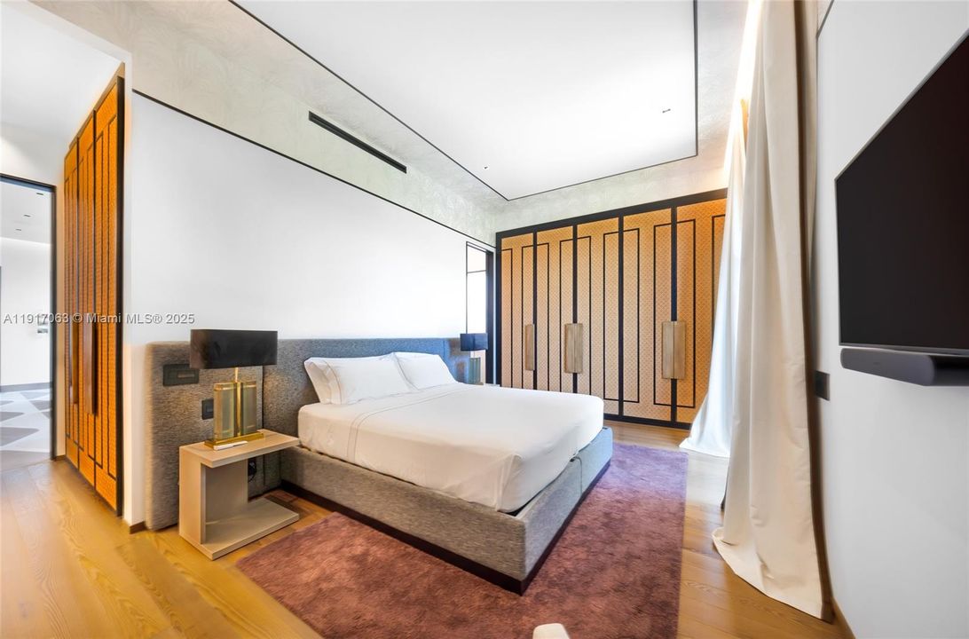 For Rent: $160,000 (6 beds, 6 baths, 5700 Square Feet)