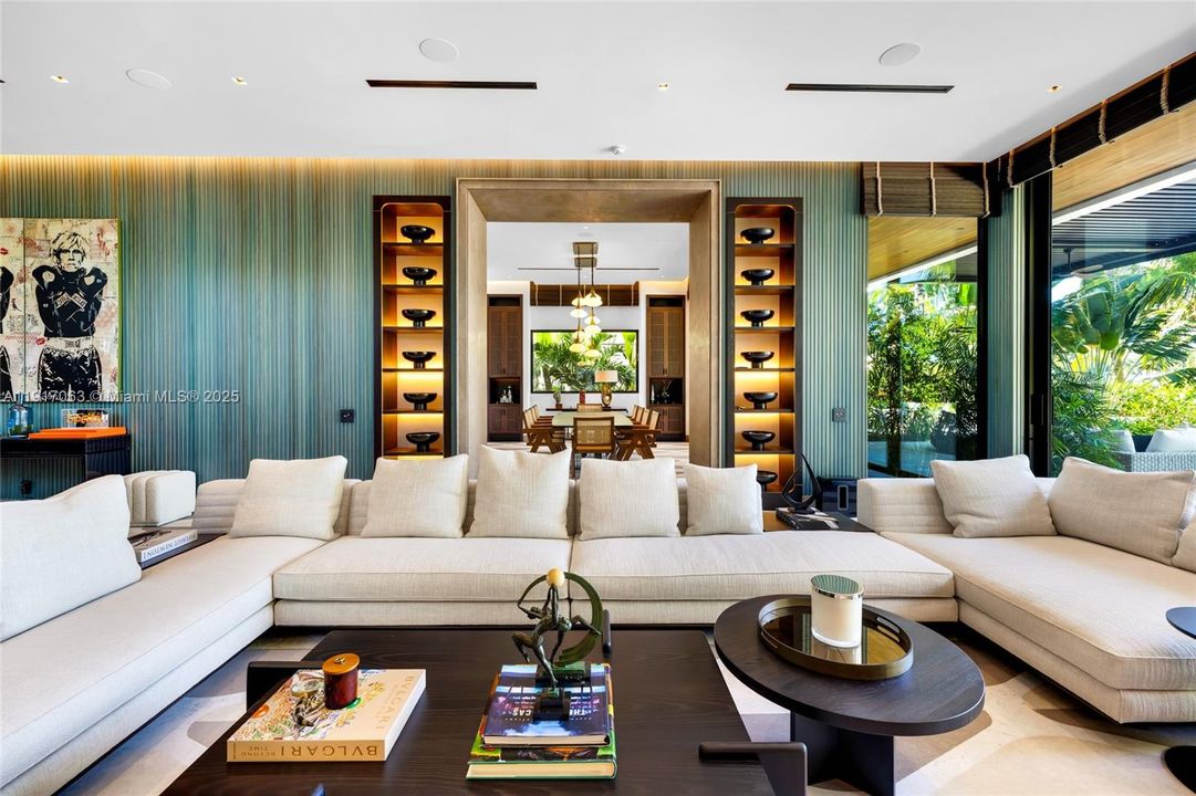 For Rent: $160,000 (6 beds, 6 baths, 5700 Square Feet)