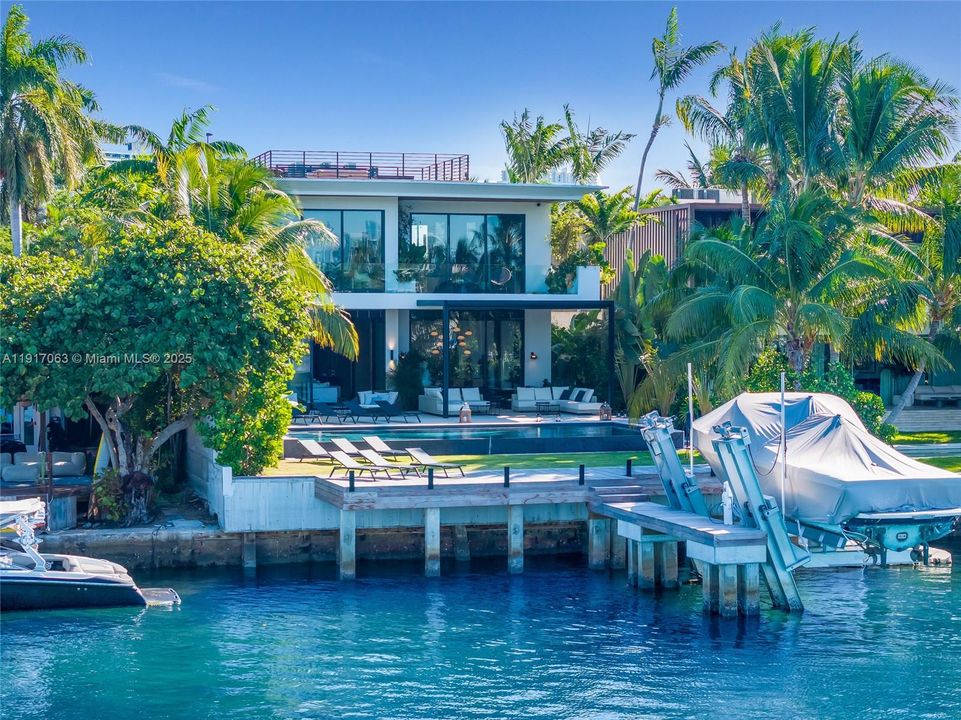 For Rent: $160,000 (6 beds, 6 baths, 5700 Square Feet)