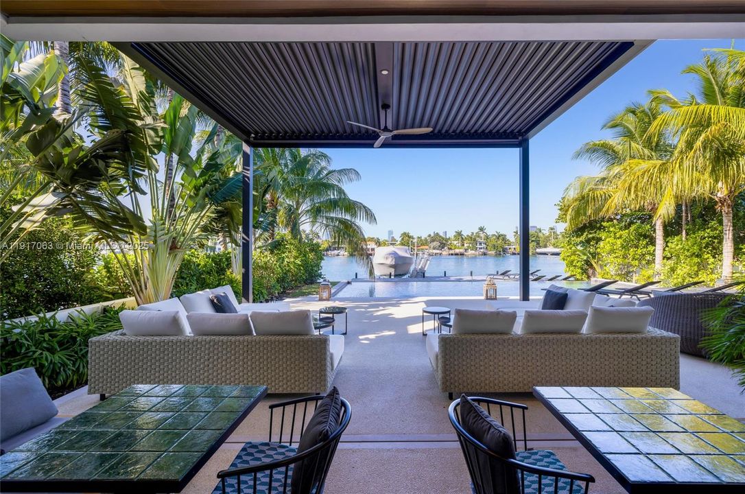 For Rent: $160,000 (6 beds, 6 baths, 5700 Square Feet)