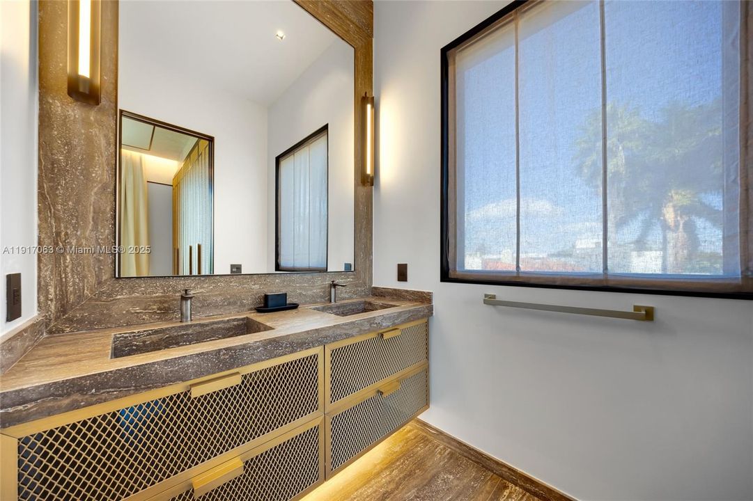 For Rent: $160,000 (6 beds, 6 baths, 5700 Square Feet)