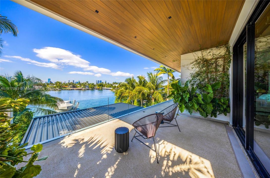 For Rent: $160,000 (6 beds, 6 baths, 5700 Square Feet)