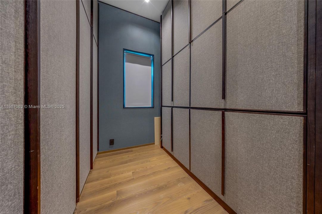 For Rent: $160,000 (6 beds, 6 baths, 5700 Square Feet)