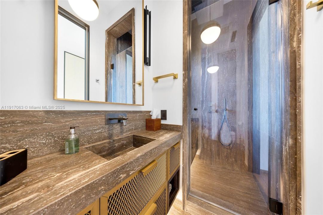 For Rent: $160,000 (6 beds, 6 baths, 5700 Square Feet)