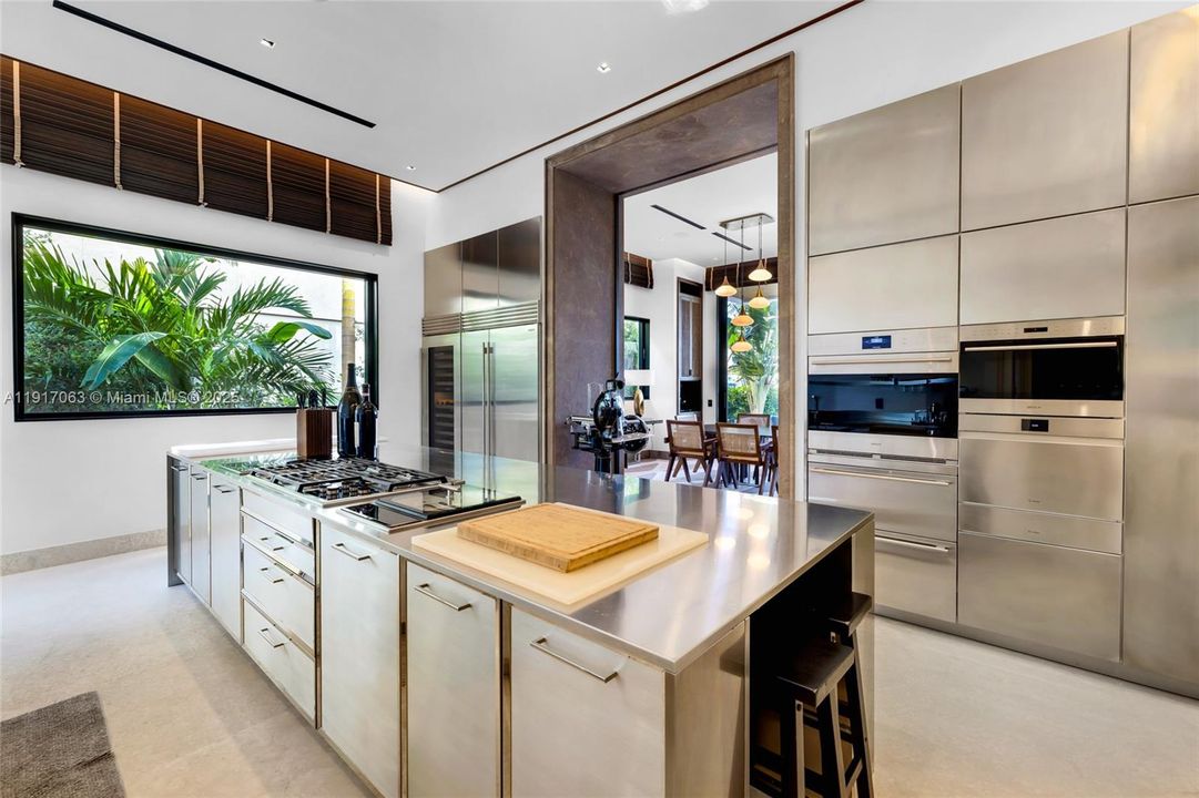 For Rent: $160,000 (6 beds, 6 baths, 5700 Square Feet)