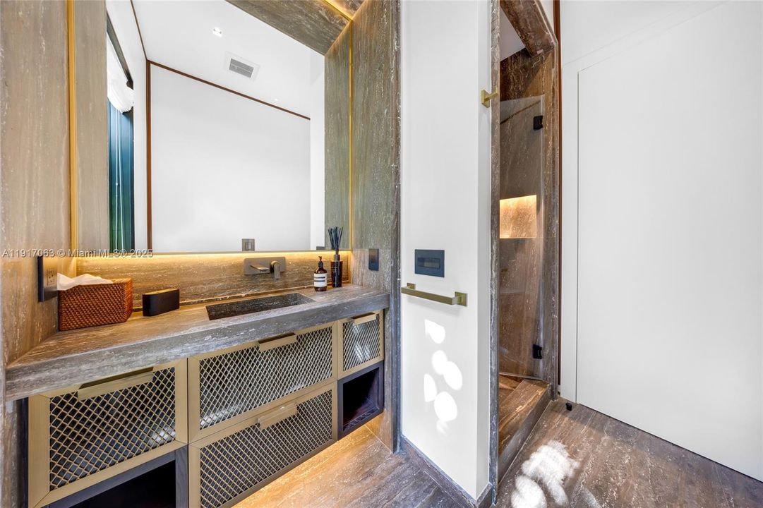 For Rent: $160,000 (6 beds, 6 baths, 5700 Square Feet)