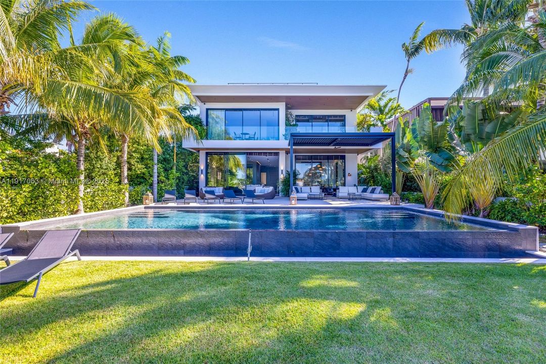 For Rent: $160,000 (6 beds, 6 baths, 5700 Square Feet)