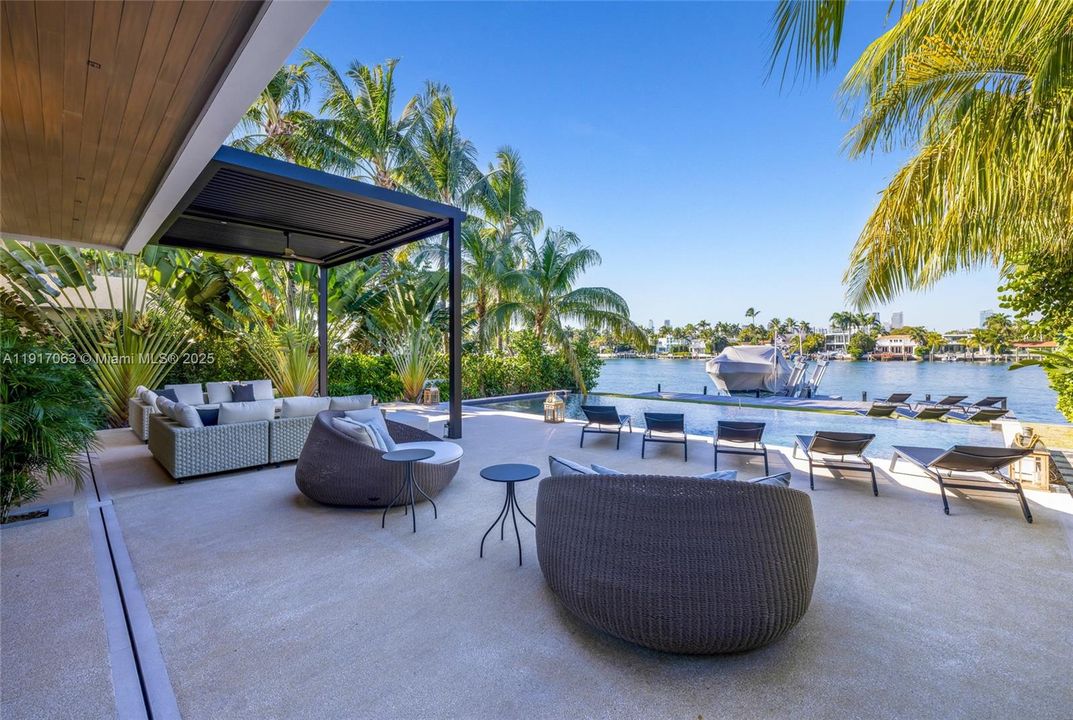 For Rent: $160,000 (6 beds, 6 baths, 5700 Square Feet)