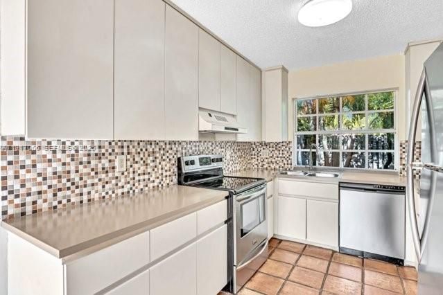 For Rent: $3,000 (2 beds, 2 baths, 1410 Square Feet)