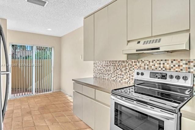 For Rent: $3,000 (2 beds, 2 baths, 1410 Square Feet)