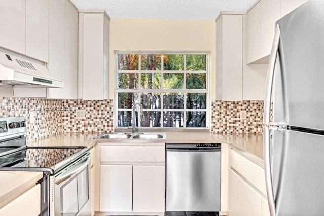 For Rent: $3,000 (2 beds, 2 baths, 1410 Square Feet)