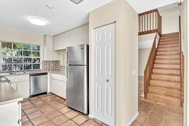 For Rent: $3,000 (2 beds, 2 baths, 1410 Square Feet)