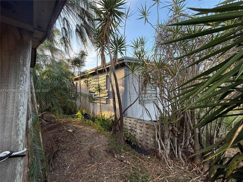 合同活跃: $268,000 (3 贝兹, 2 浴室, 1173 平方英尺)