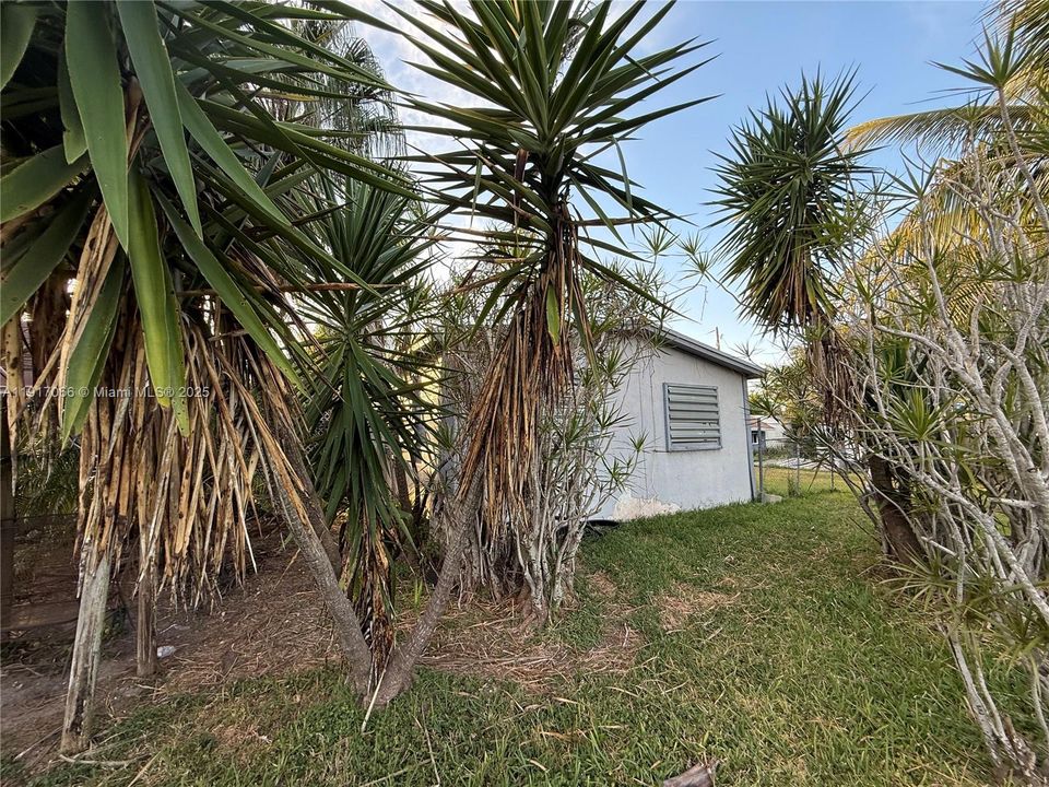 合同活跃: $268,000 (3 贝兹, 2 浴室, 1173 平方英尺)