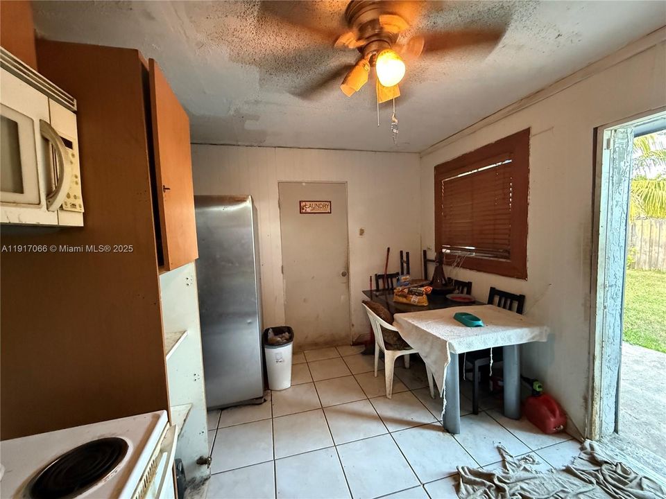 合同活跃: $268,000 (3 贝兹, 2 浴室, 1173 平方英尺)