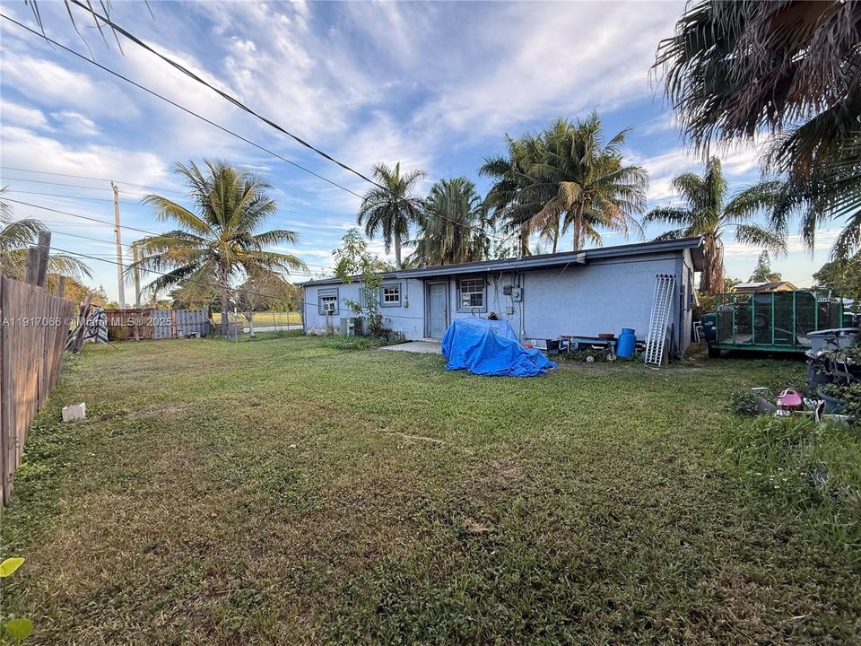 合同活跃: $268,000 (3 贝兹, 2 浴室, 1173 平方英尺)