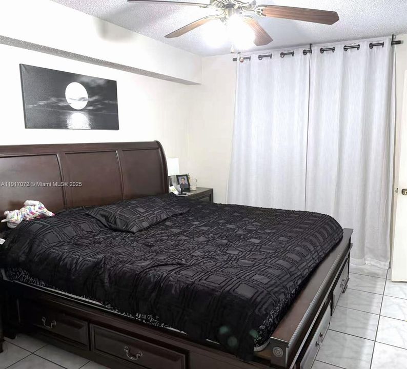 For Rent: $2,100 (2 beds, 2 baths, 910 Square Feet)