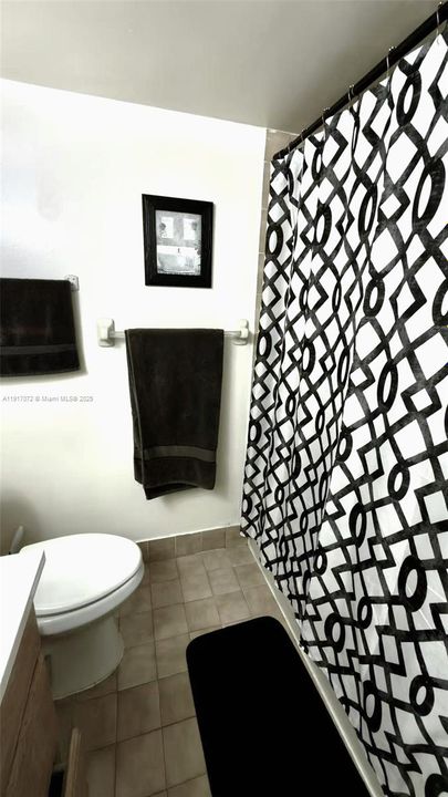 For Rent: $2,100 (2 beds, 2 baths, 910 Square Feet)