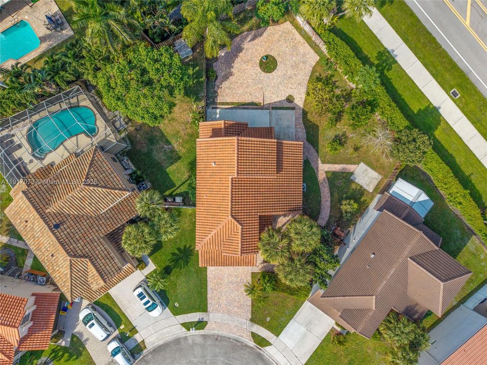 合同活跃: $550,000 (3 贝兹, 3 浴室, 2056 平方英尺)