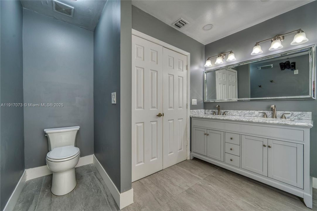 合同活跃: $550,000 (3 贝兹, 3 浴室, 2056 平方英尺)