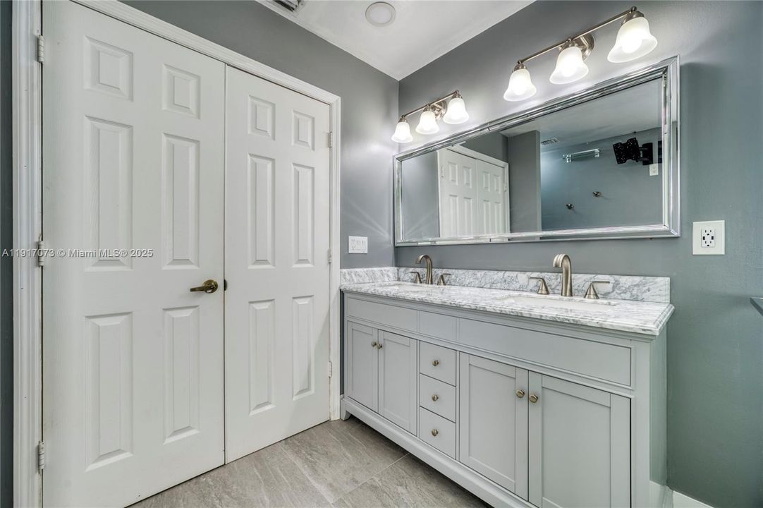 合同活跃: $550,000 (3 贝兹, 3 浴室, 2056 平方英尺)