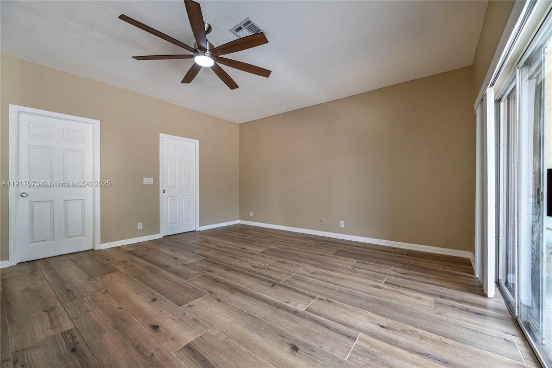 合同活跃: $550,000 (3 贝兹, 3 浴室, 2056 平方英尺)