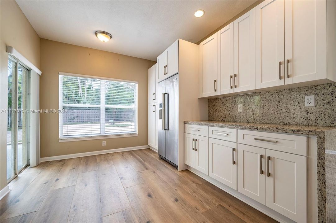 合同活跃: $550,000 (3 贝兹, 3 浴室, 2056 平方英尺)