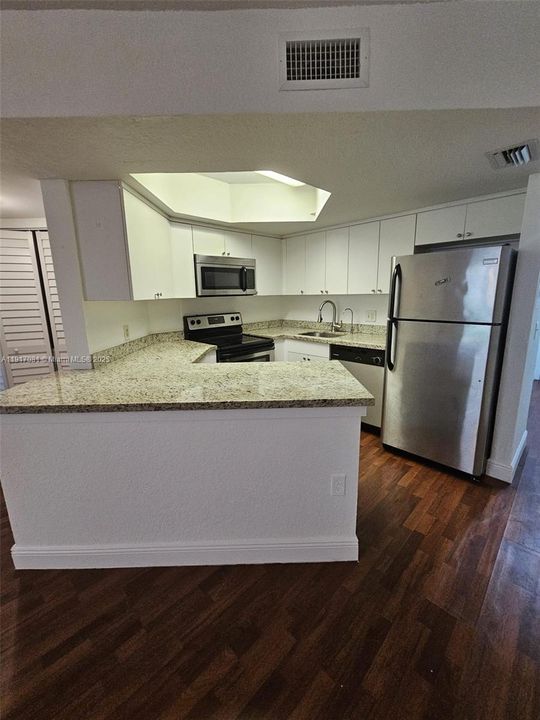 Recently Rented: $2,300 (2 beds, 2 baths, 1197 Square Feet)