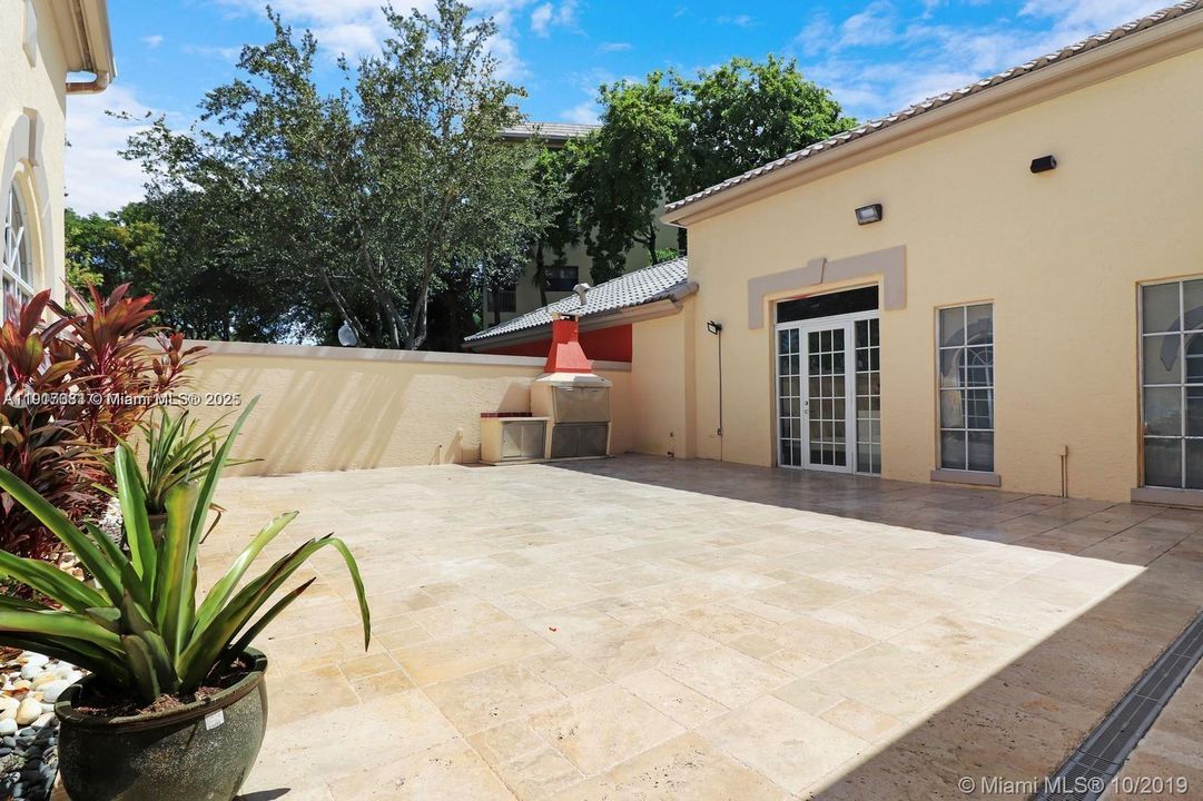 Recently Rented: $2,300 (2 beds, 2 baths, 1197 Square Feet)